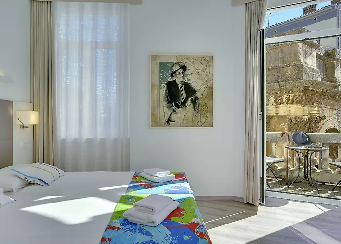 Boutique Joyce 4* Póla