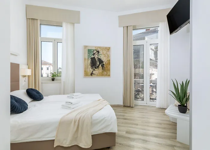 Hotell Boutique Joyce 4*