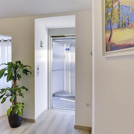 Boutique Joyce 4* Пула