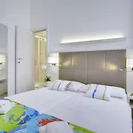 Boutique Joyce 4* بولا